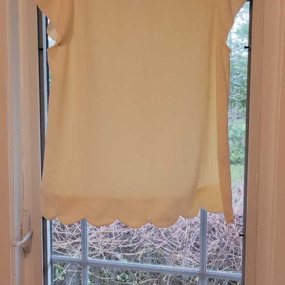 Pretty cream top with feminine details - Picture 4 of 5